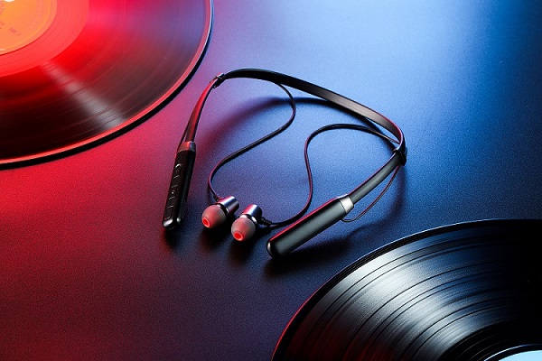 Big market of bluetooth earphones